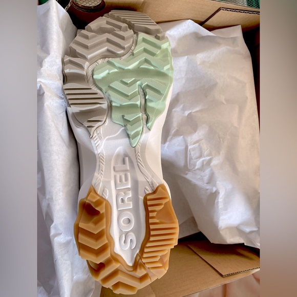 Sorel Women's Kinetic Breakthru Acadia Waterproof Boot ✨ Chalk + Sea Salt Size 8 - Picture 3 of 10